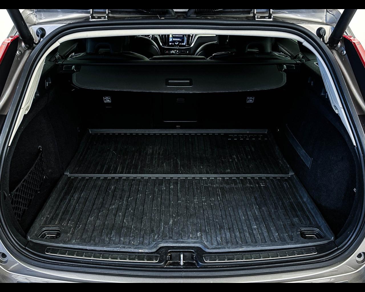 VOLVO V60 (2018-->) - V60 D4 Geartronic Inscription