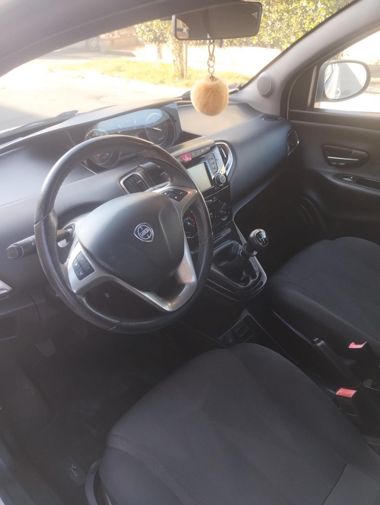 Lancia Ypsilon 1.2 69 CV 5 porte S&S Gold