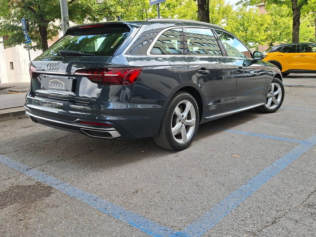 Audi A4 Business Advanced 2.0 40 TDI #6443