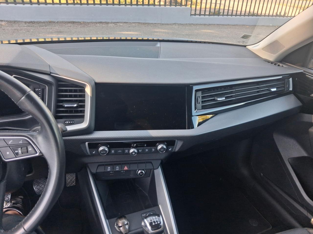 Audi A1 citycarver 30 TFSI Identity Contrast