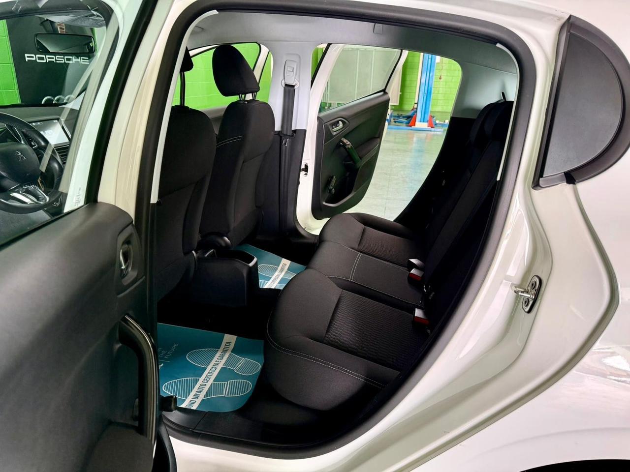 Peugeot 208 PureTech 82CV E6 Allure 5P