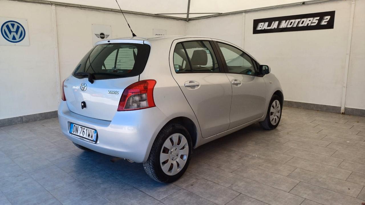 Toyota Yaris 1.0 5 porte