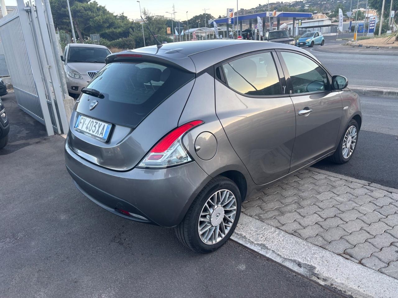 Lancia Ypsilon 1.2 69 CV 5 porte S&S Platinum