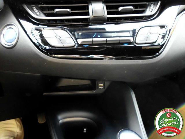 TOYOTA C-HR 1.8 Hybrid E-CVT Business