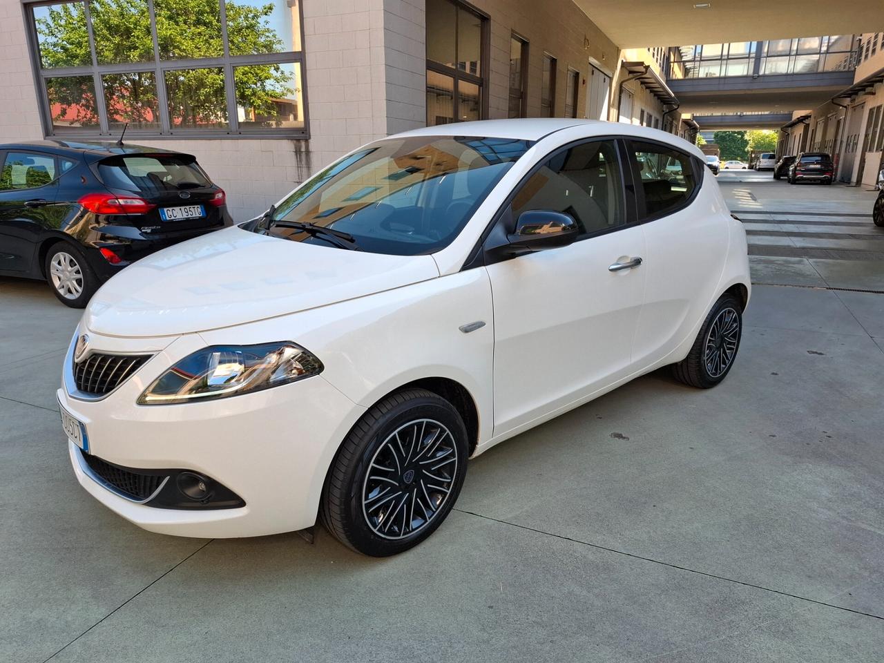 Lancia Ypsilon 1.0 FireFly 5 porte S&S Hybryd Gold