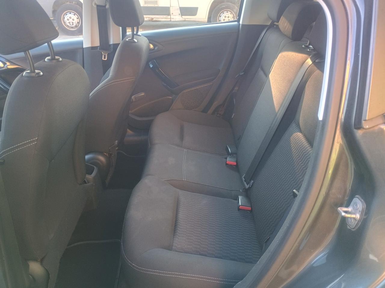 PEUGEOT 208 NEOPATENTATI