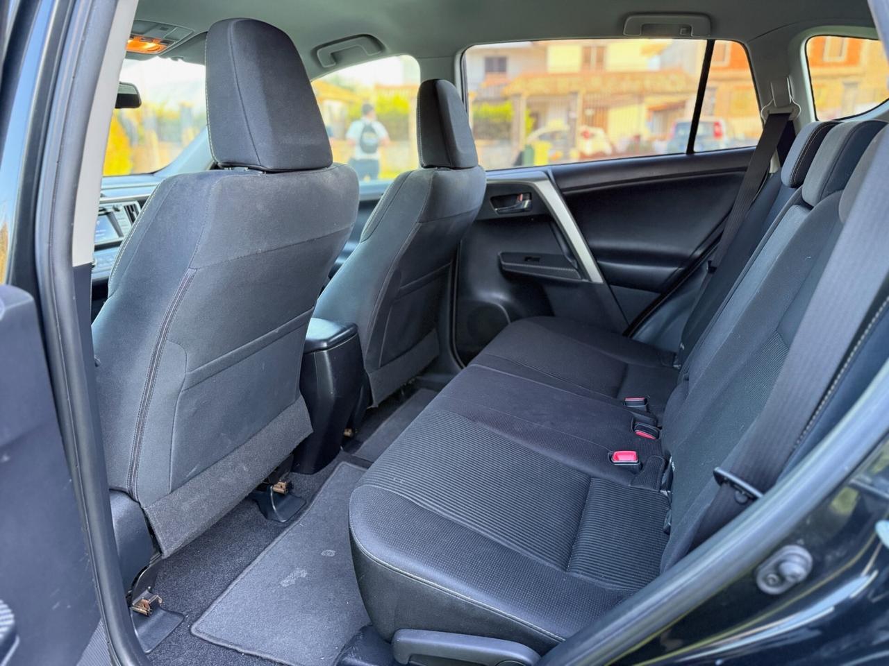 TOYOTA RAV4 2015 2.0 124cv D-4D 2WD Style