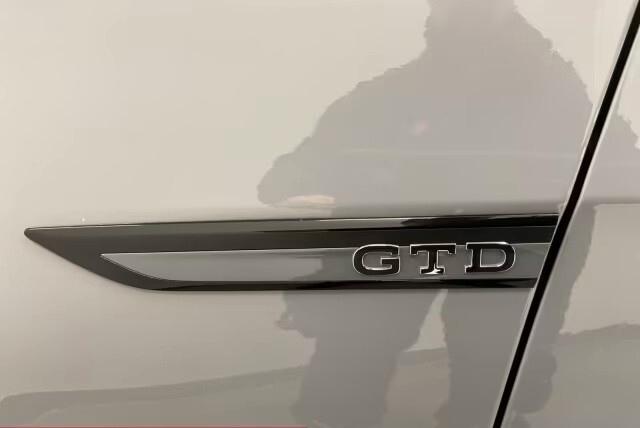 Volkswagen Golf GTI 8 2.0 TDI DSG GTD Nero 19" Gancio di traino Tetto panoramico Matrix