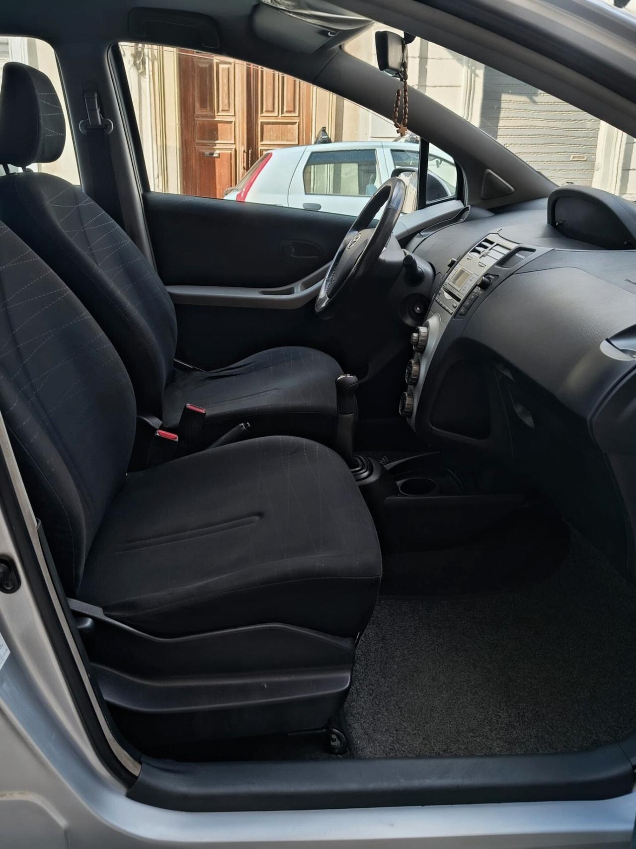 Toyota Yaris 1.0 5 porte