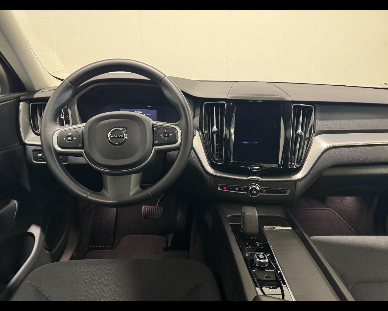 VOLVO XC60 B4 MOMENTUM PRO AUTO