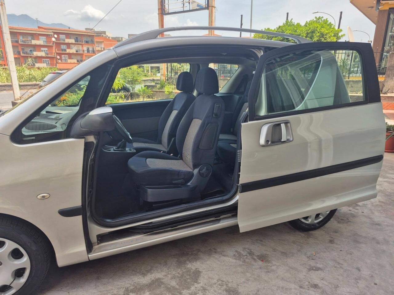 Peugeot 1007 1.4 HDi 68 CV OK NEOP.