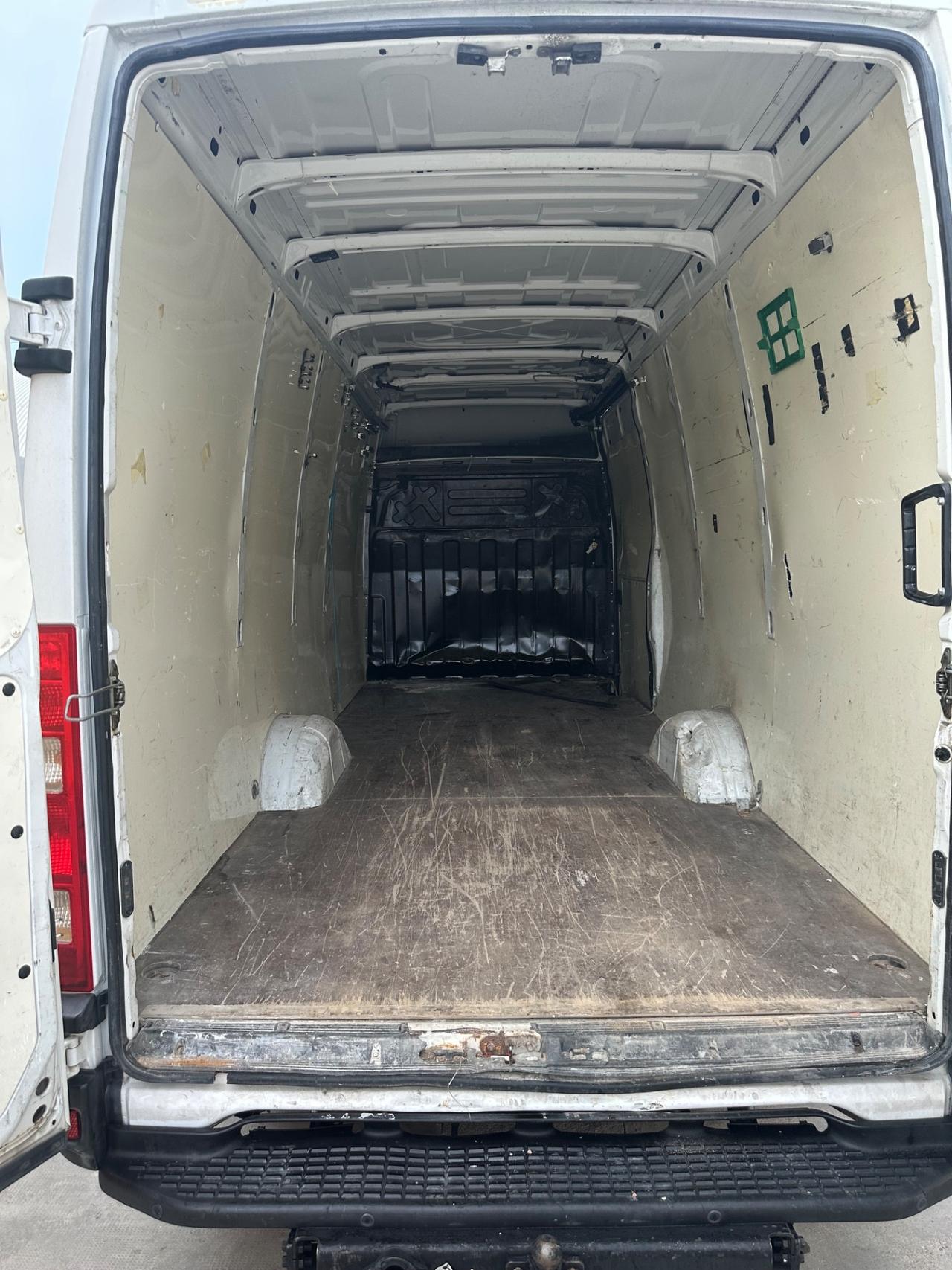 Iveco Daily 2.3d Maxi Lungo GancioT. Clima-2012