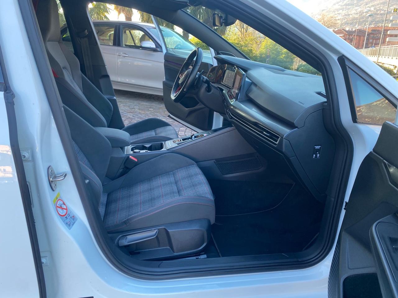 Volkswagen Golf GTI 2.0 TSI DSG 19” IQ-LIGHT Fendinebbia