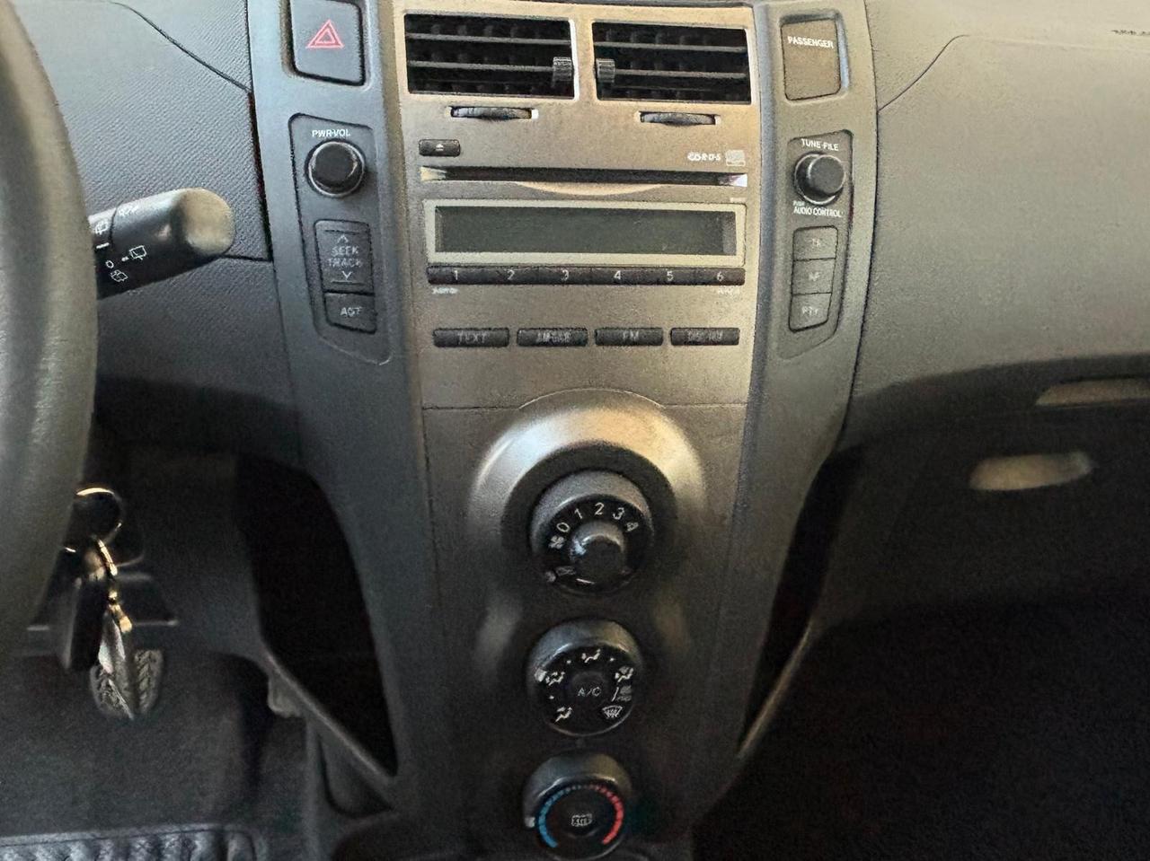 Toyota Yaris 1.0 5P Luxury pack