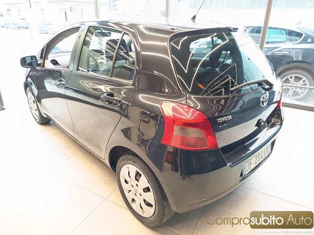 TOYOTA Yaris 1.0 5 porte