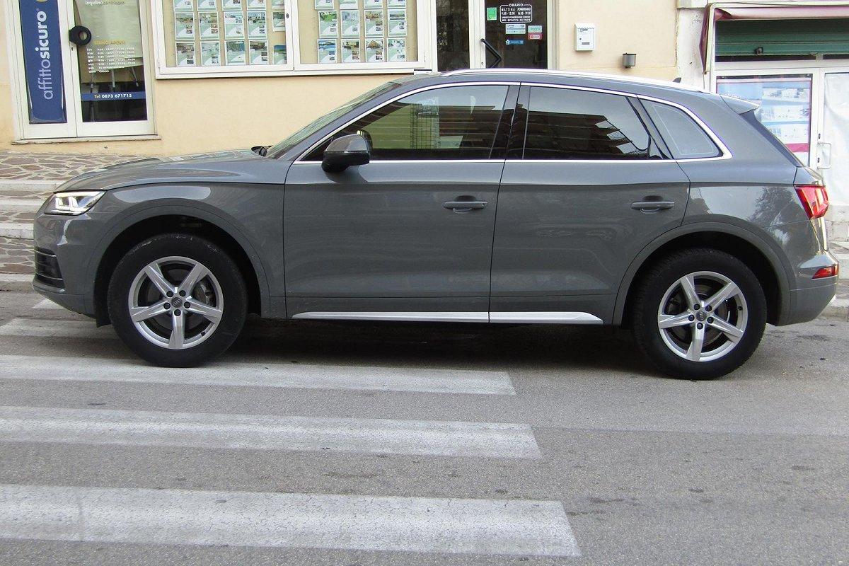 AUDI Q5 40 TDI quattro S tronic Business