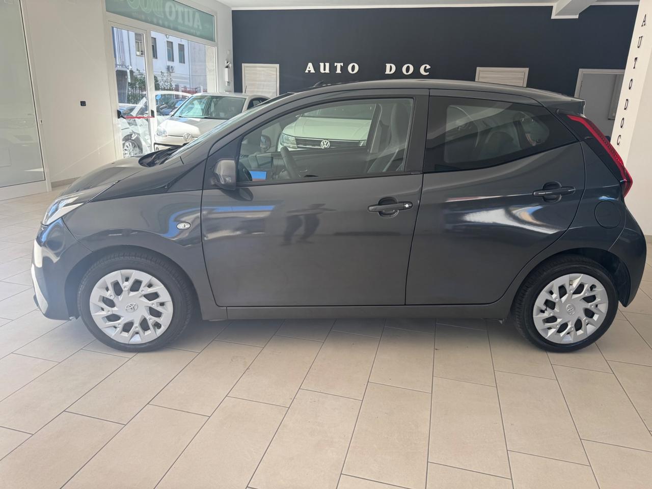 Toyota Aygo 1.0 VVT-i 69 CV 5 porte x-business MMT