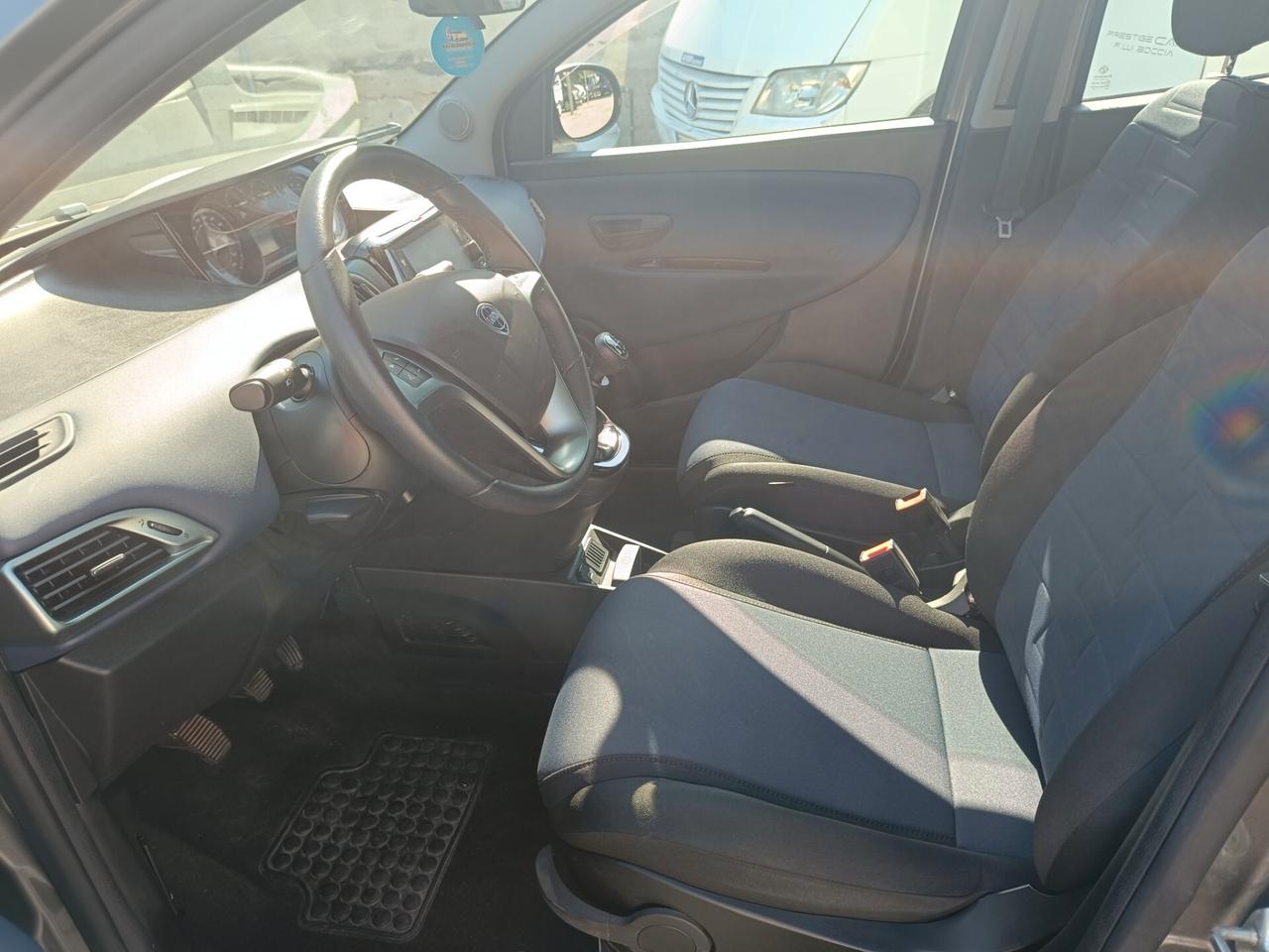 Lancia Ypsilon 1.0 FireFly 5 porte S&S Hybrid Platino