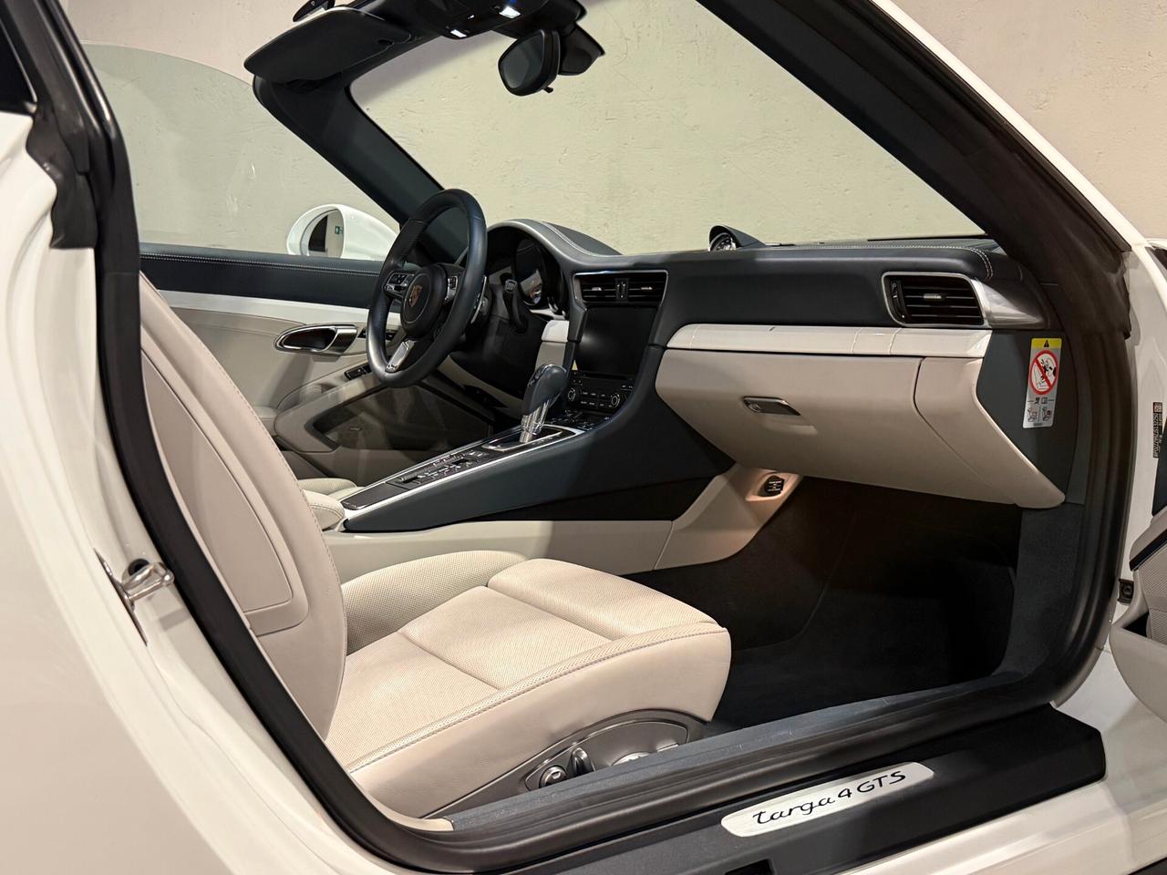 Porsche 911 3.0 Targa 4 GTS