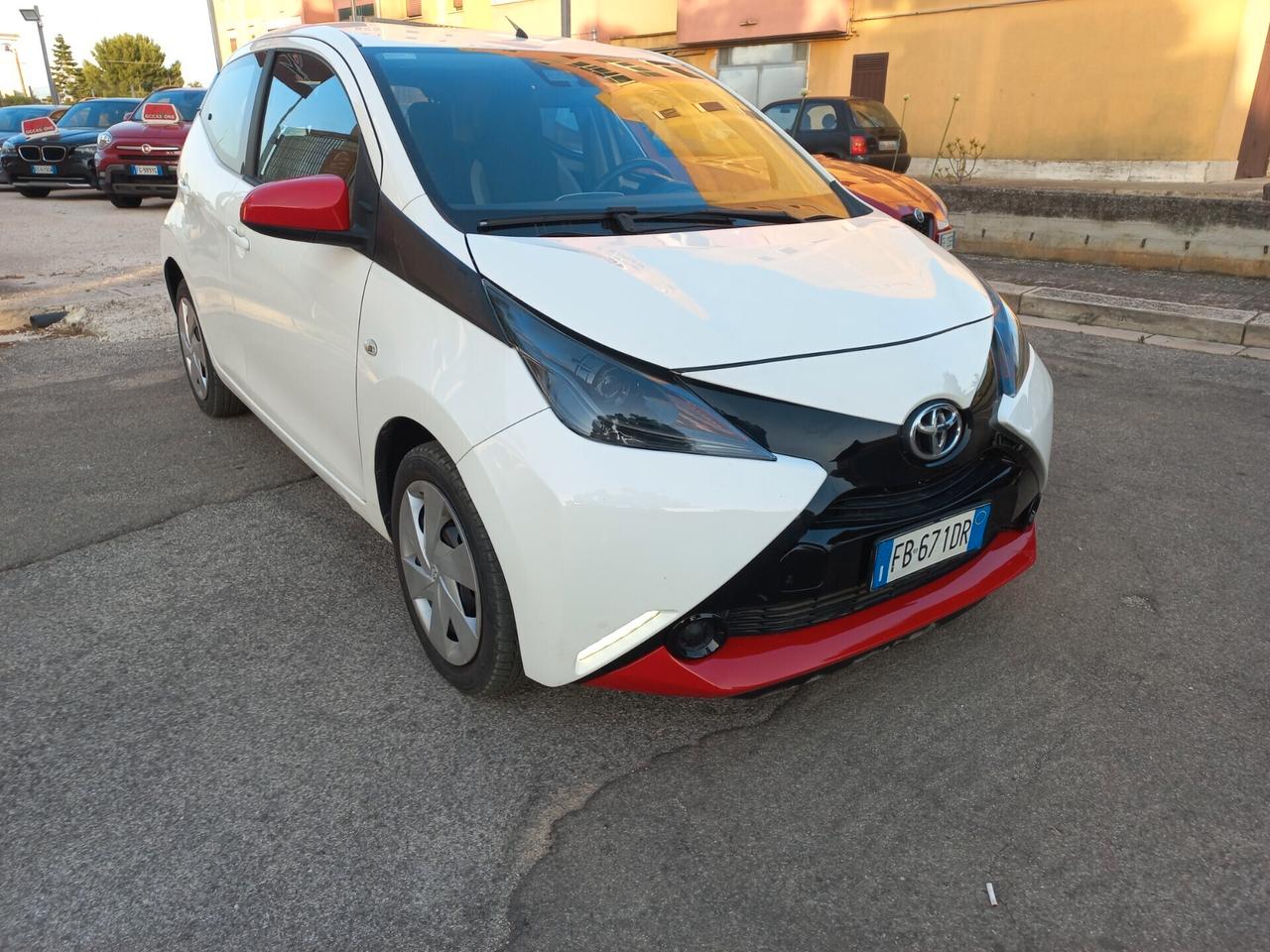 Toyota Aygo 1.0 VVT-i 69 CV 5 porte x-play km 44000