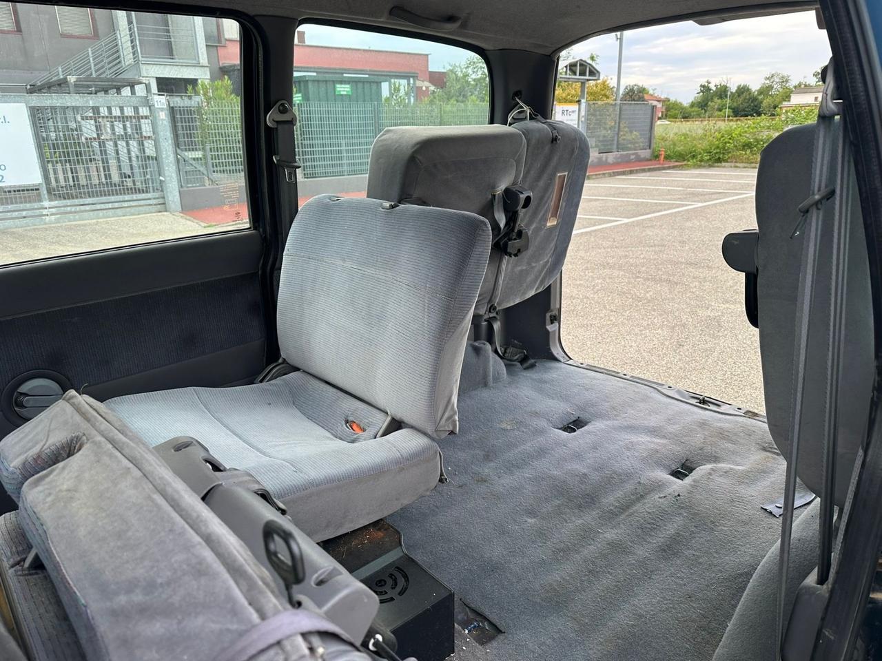 Nissan Serena 1.6i 16V cat 5 porte SLX