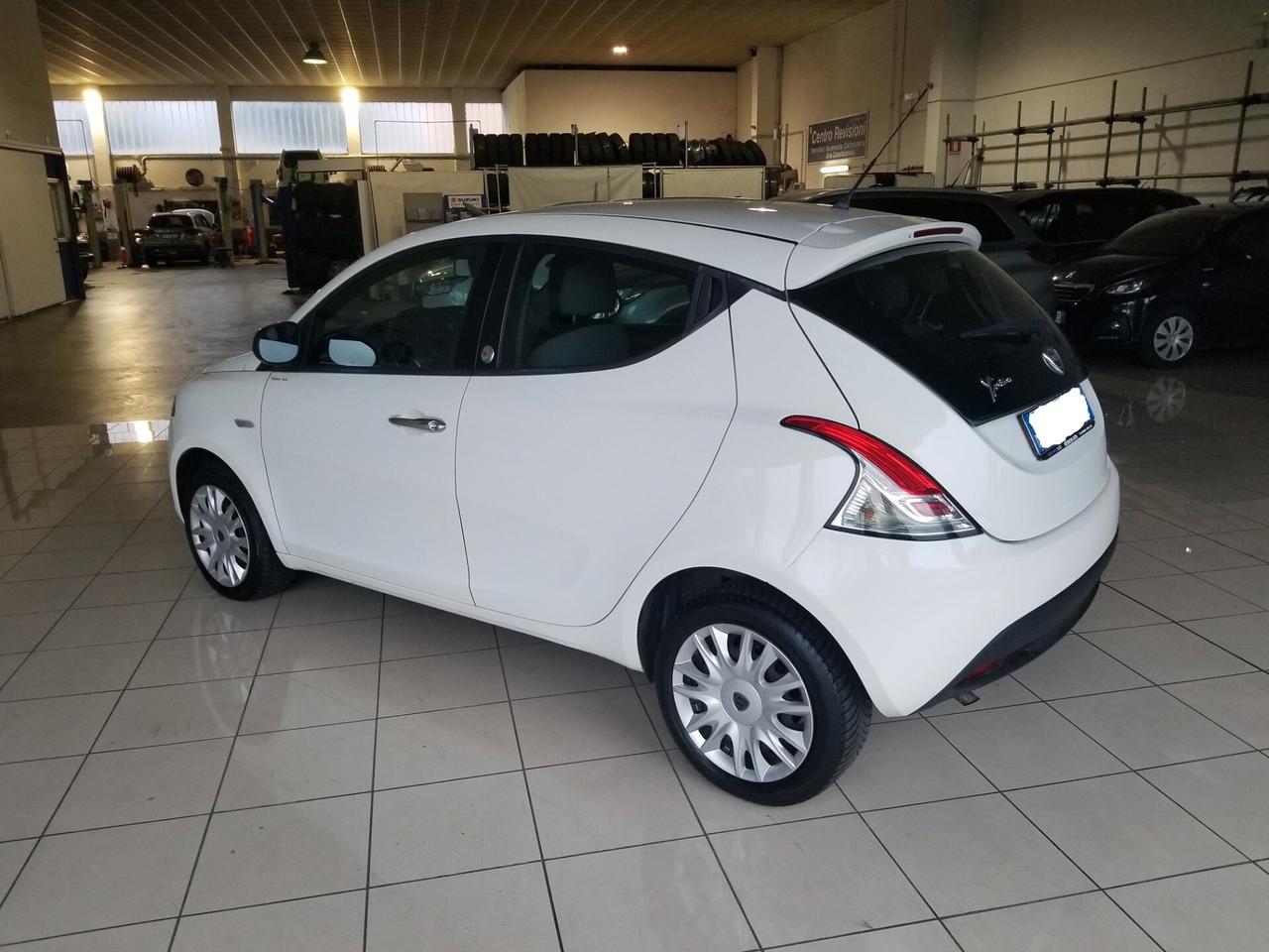 Lancia Ypsilon 1.2 69 CV 5 porte GPL Ecochic Silver