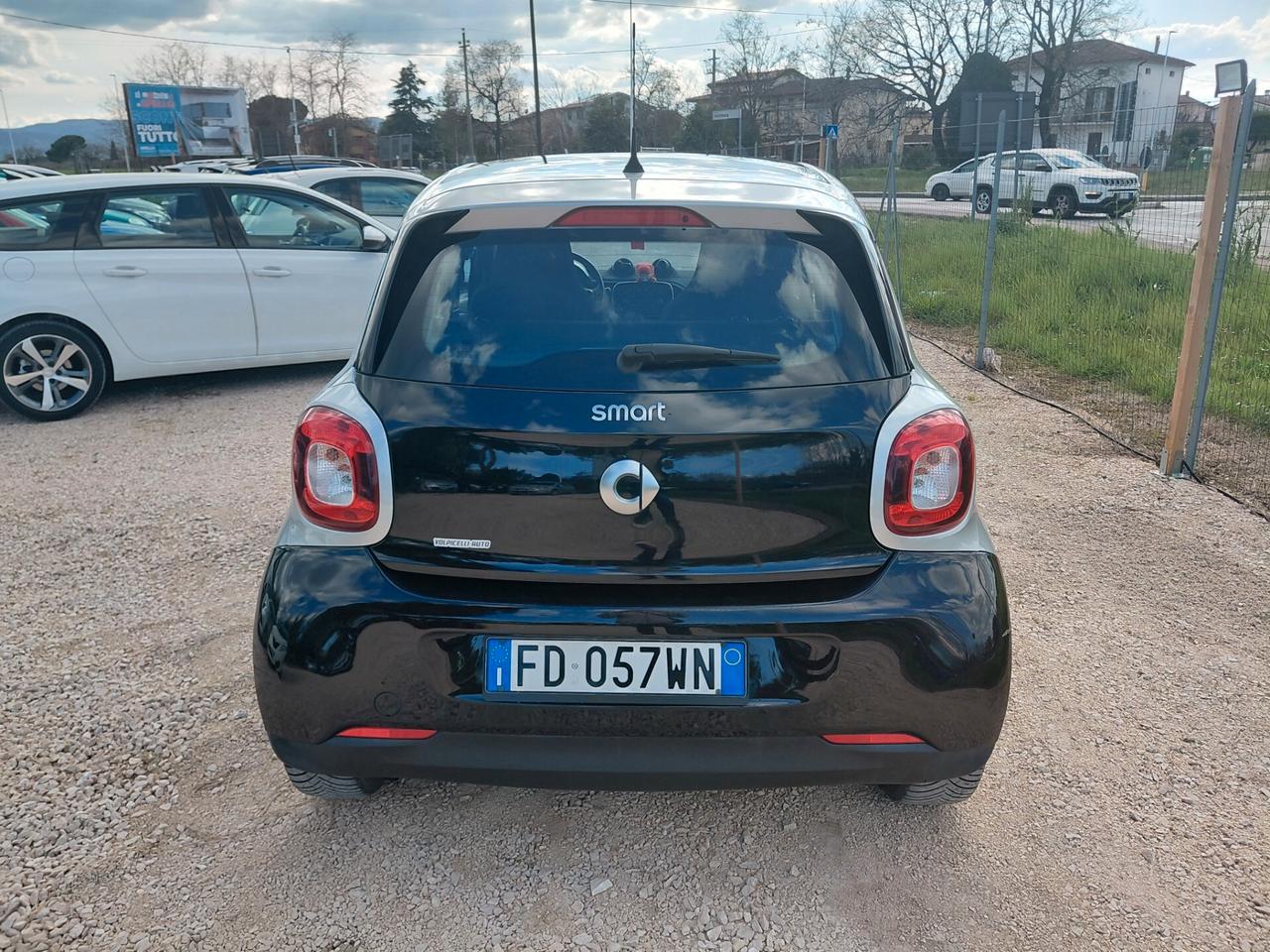 SMART FORFOUR ANNO 2016 BZ 1.0 ADATTA NEOPATENTATI KM 140 MILA