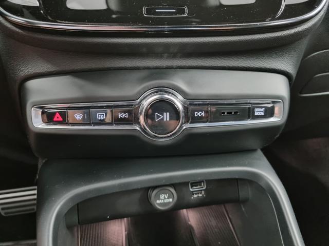 VOLVO XC40 D3 R-design