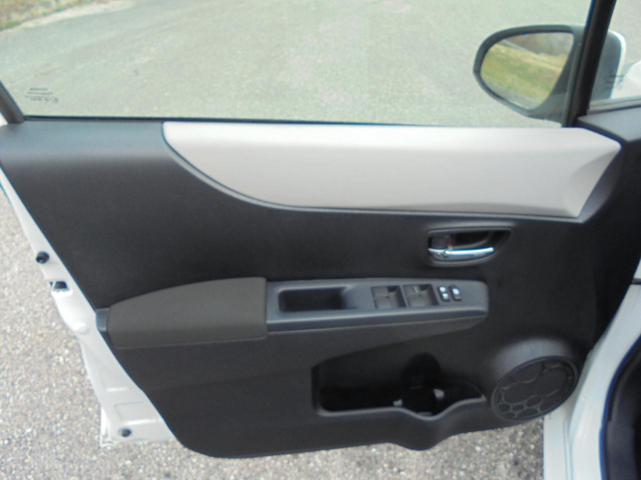 TOYOTA YARIS 1.0 VVT-i 5P LOUNGE – UNIPROPRIETARIO-