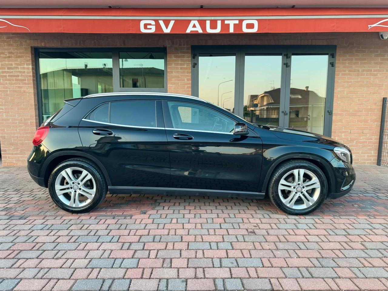 MERCEDES GLA 180d Premium