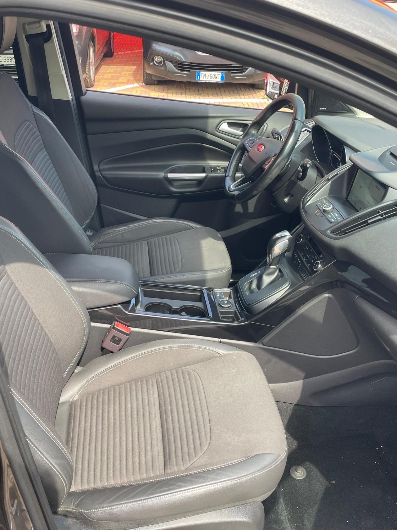 Ford Kuga 1.5 TDCI 120 CV S&S 2WD Powershift ST-Line