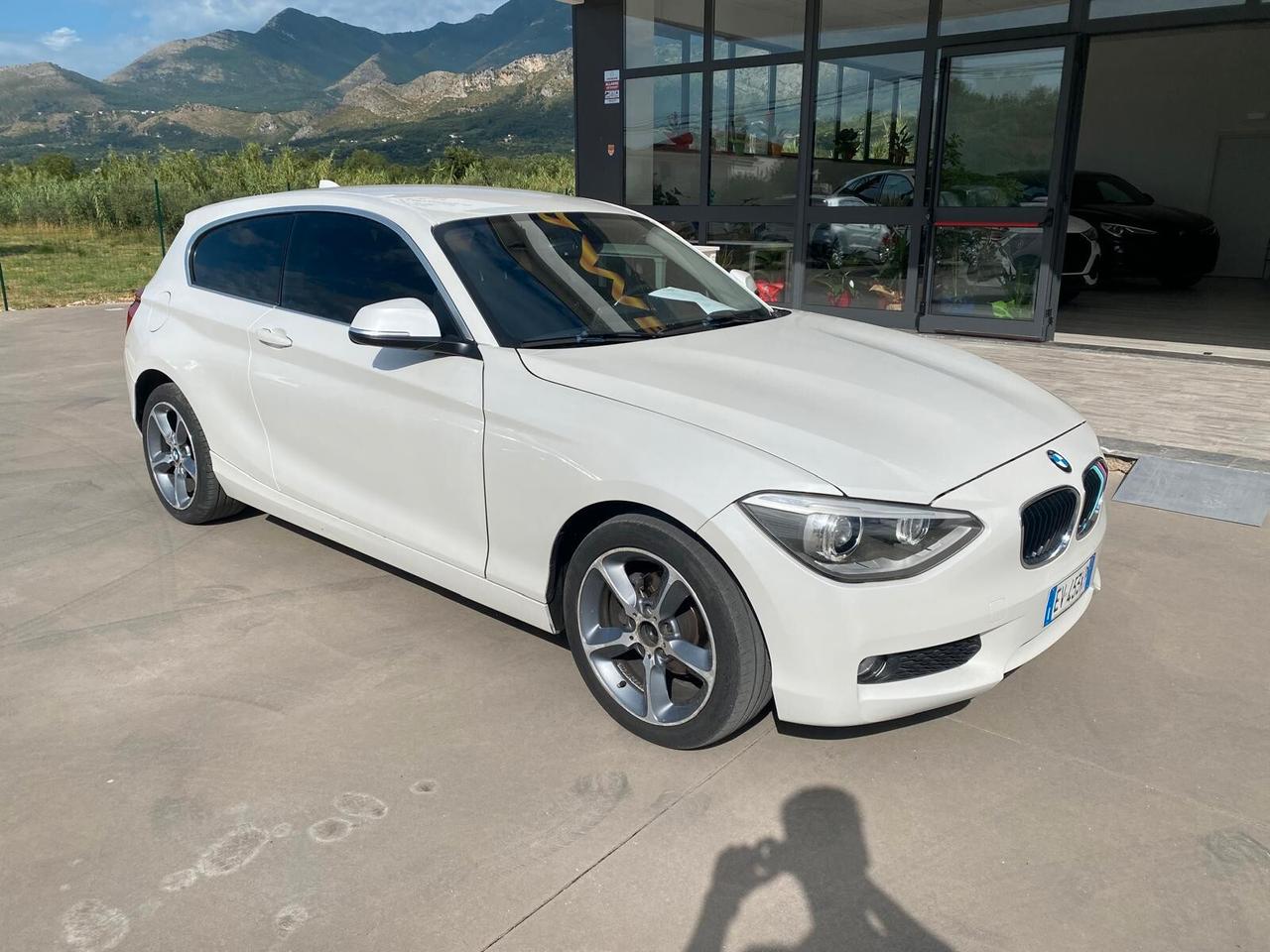 Bmw 118d 3p. Unique