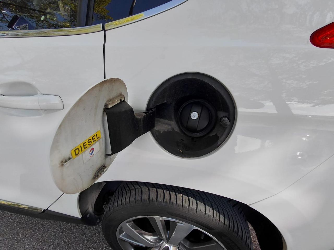 Peugeot 2008 Allure 1.6 Blue HDI 100 #10511