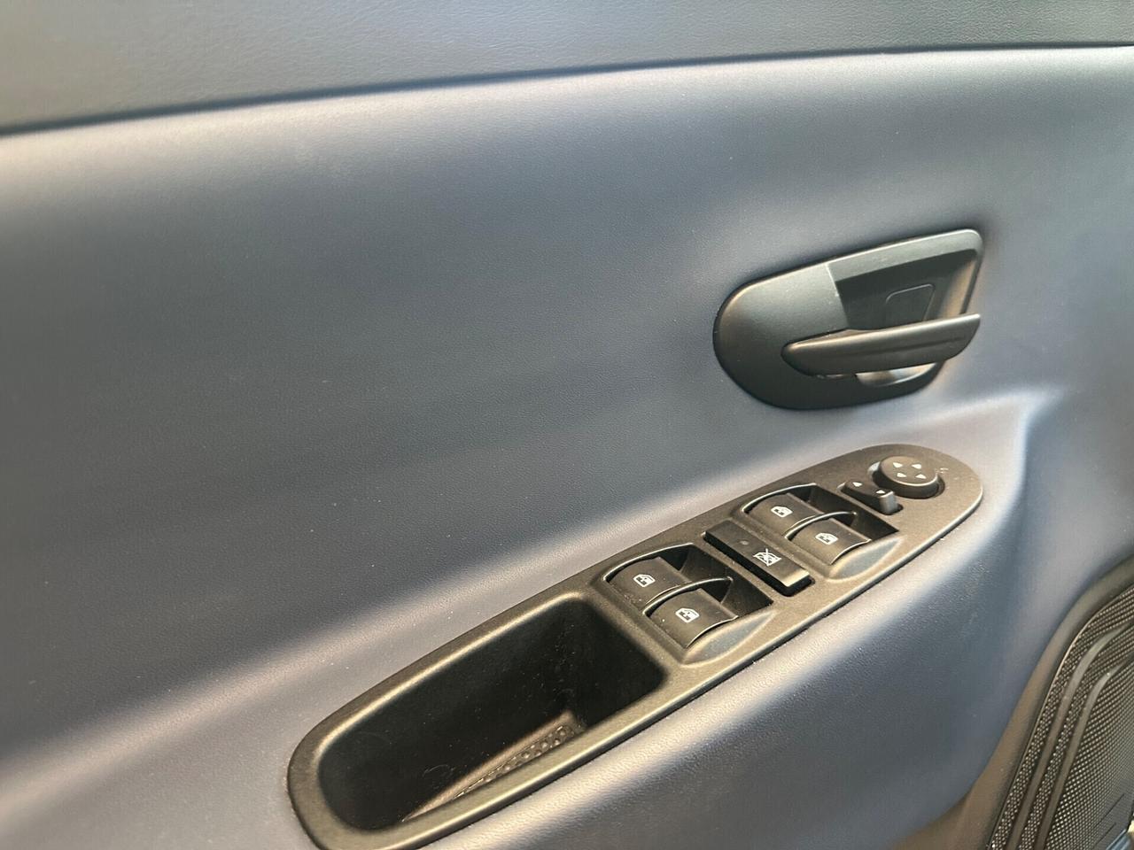 Lancia Ypsilon 1.0 FireFly 5 porte S&S Hybrid Platino 2024