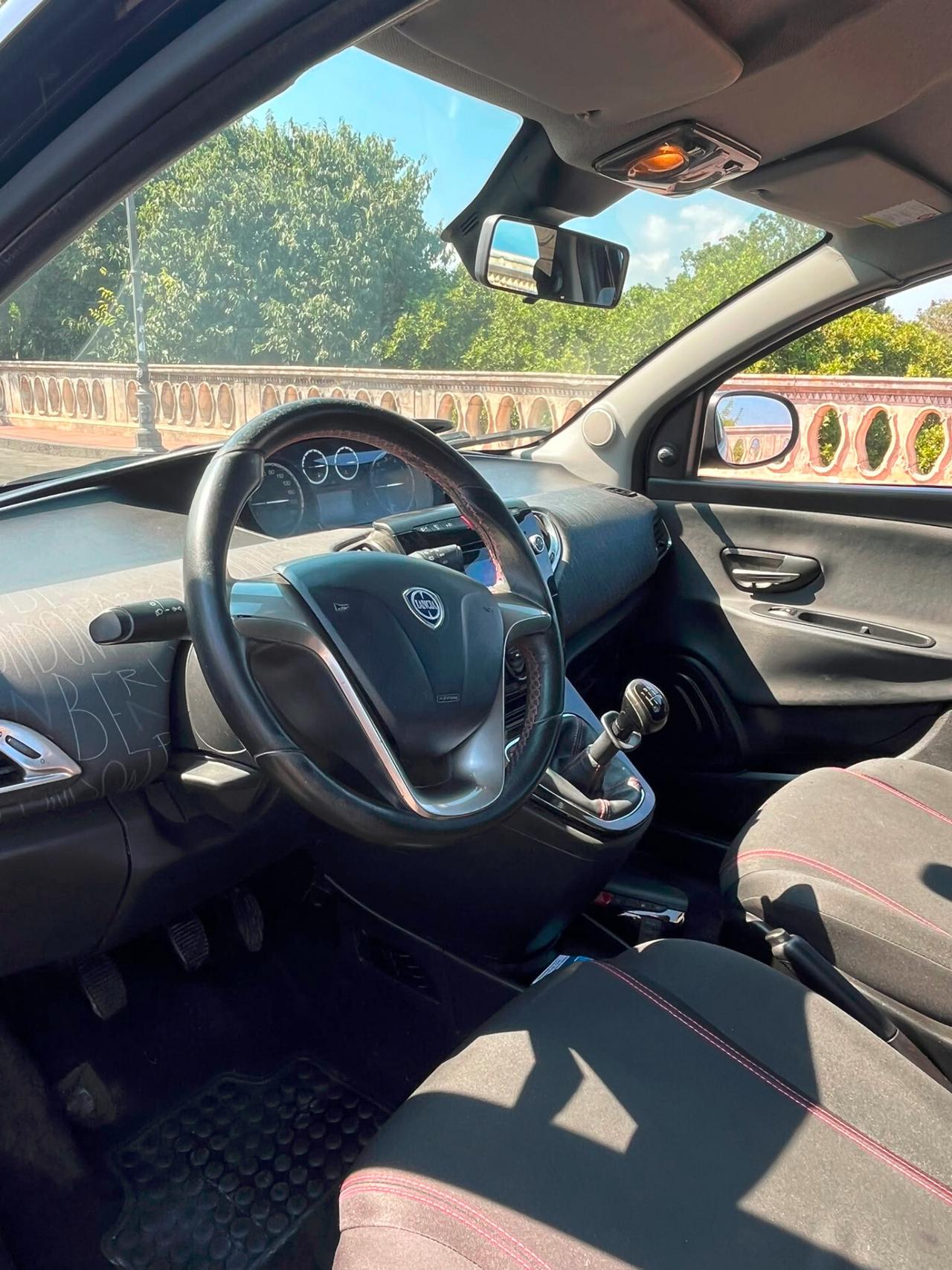 Lancia Ypsilon 1.2 69 CV 5 porte S&S Platinum