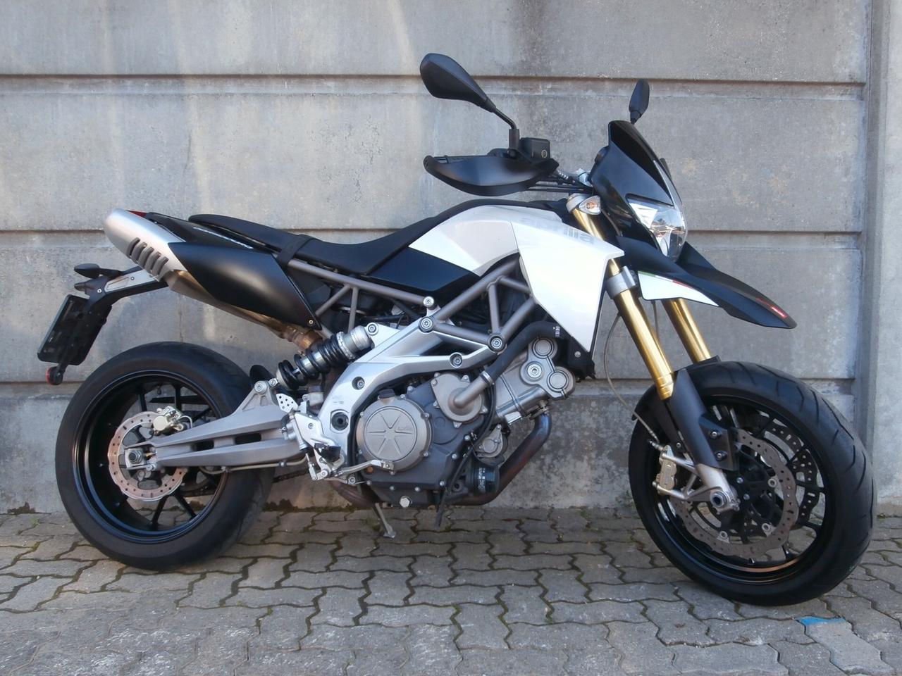 Aprilia Dorsoduro 750 (2009 - 14) del 2009 passaggio incluso.