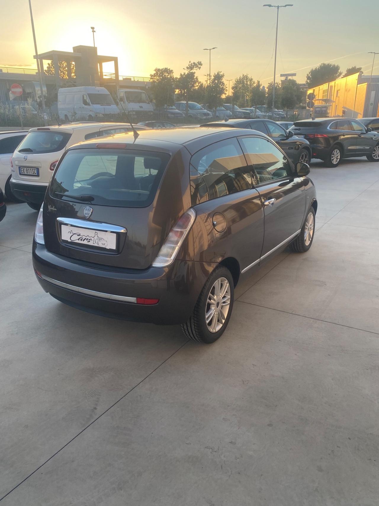 Lancia Ypsilon 1.3 MJT 75 CV Platino