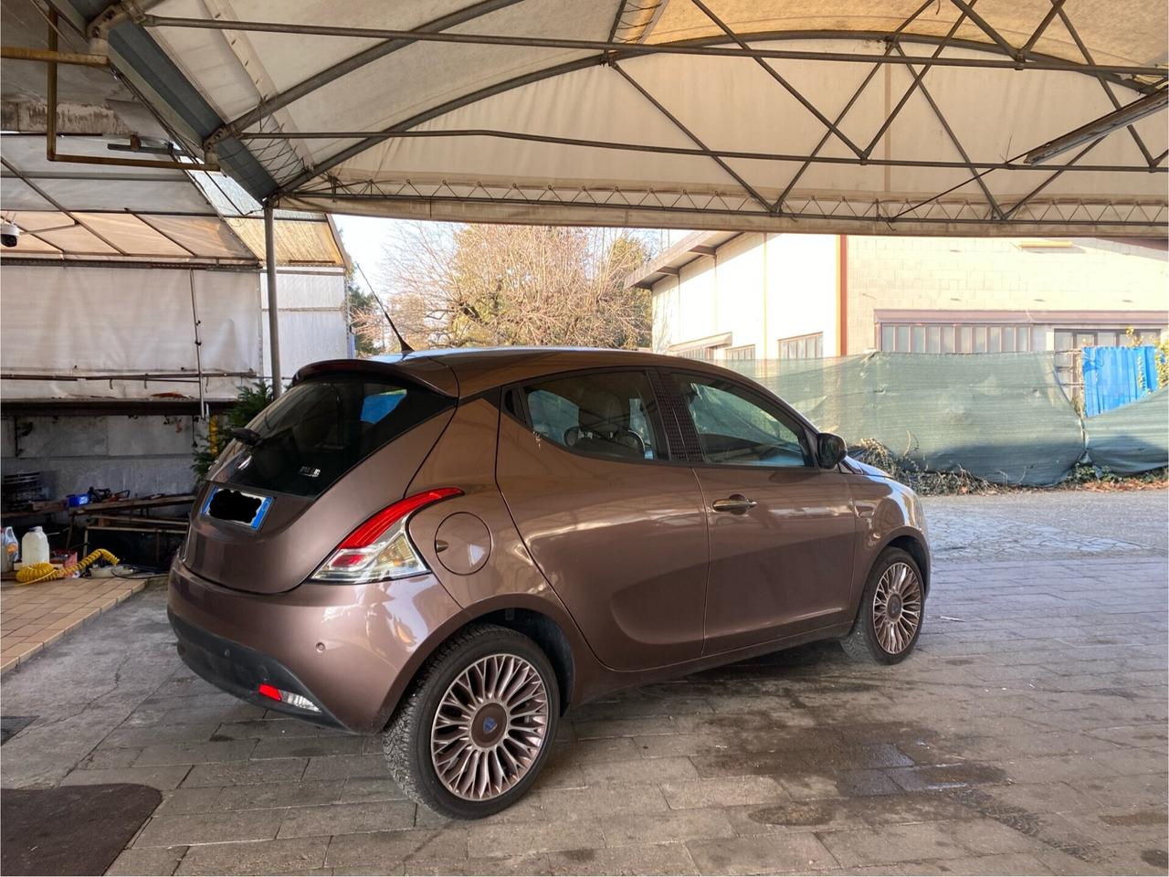 Lancia Ypsilon 1.2 69 CV 5 porte ELLE (51 kW) EDIZIONE LIMITATA OK NEOPATENTATI