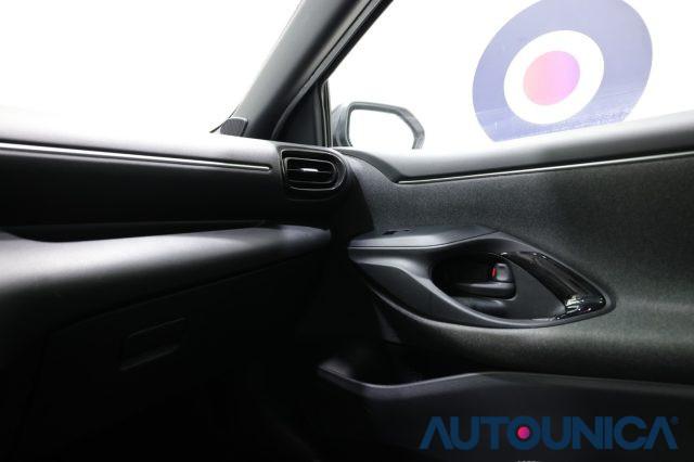 TOYOTA Yaris 1.5 HYBRID 5 PORTE LOUNGE FARI LED TETTO PANORAMA