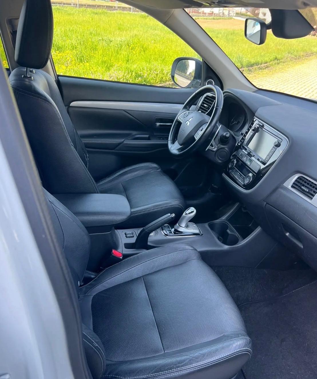 Mitsubishi Outlander 2.0 MIVEC 4WD CVT Intense