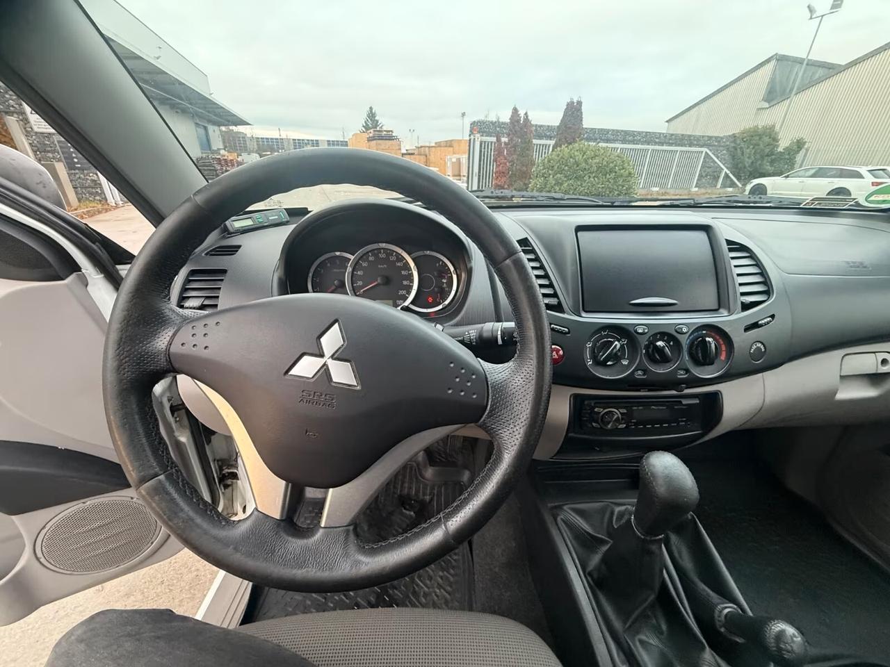 Mitsubishi L200 DC Invite 4WD aria condizionata