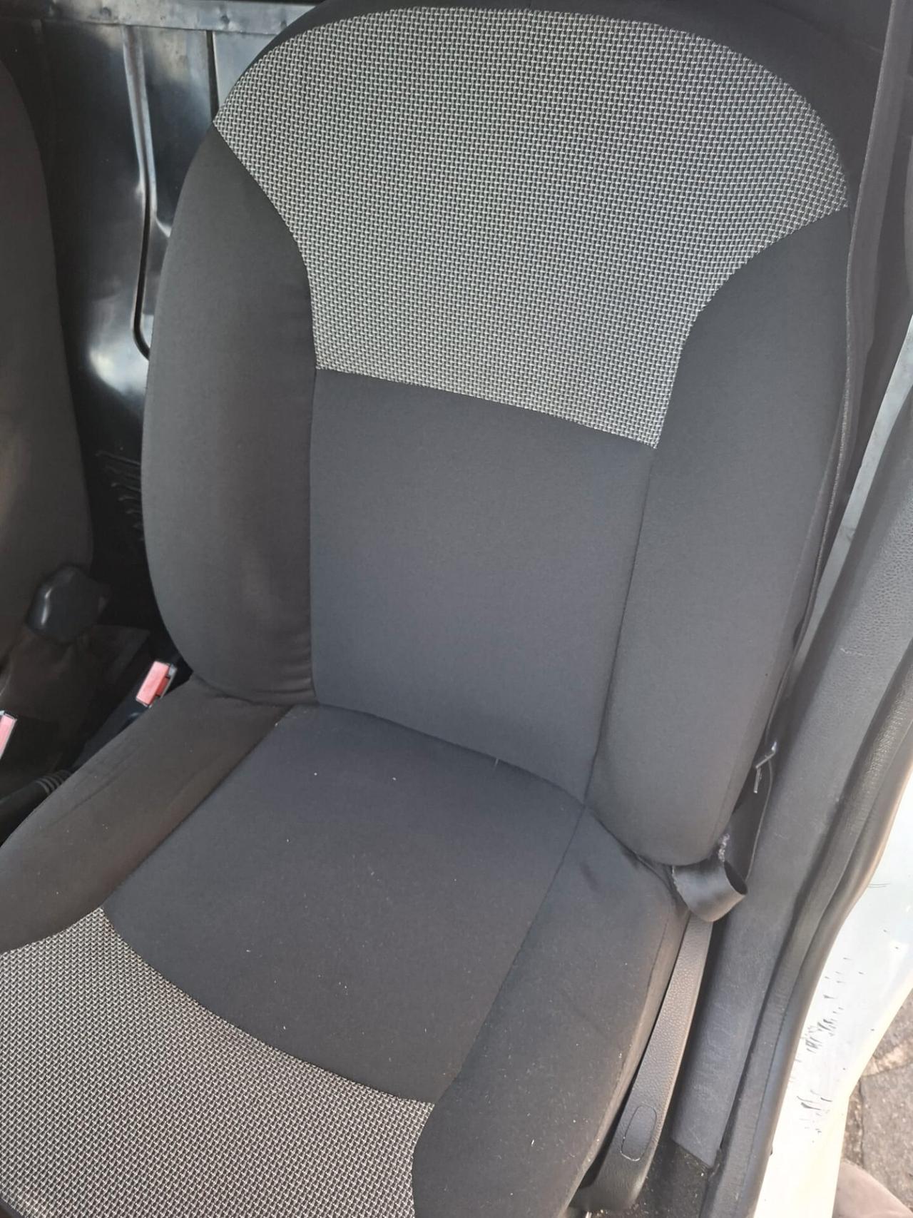 Dacia Dokker 1.5 Blue dCi 8V 75CV Comfort appena sostituita distribuzione pompa acqua