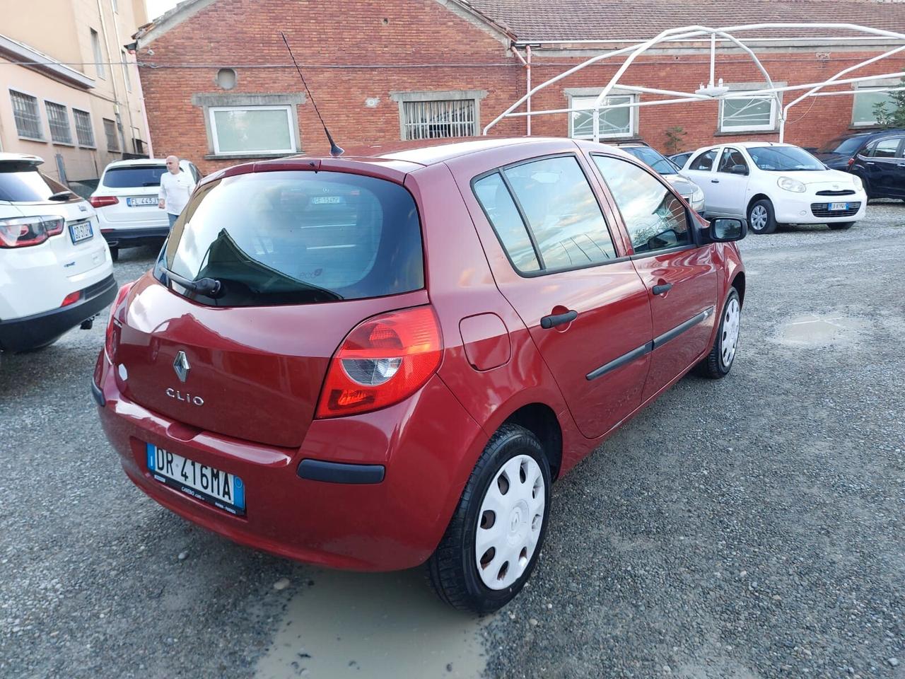 Renault Clio Storia 1.2 16V 5 porte Dynamique