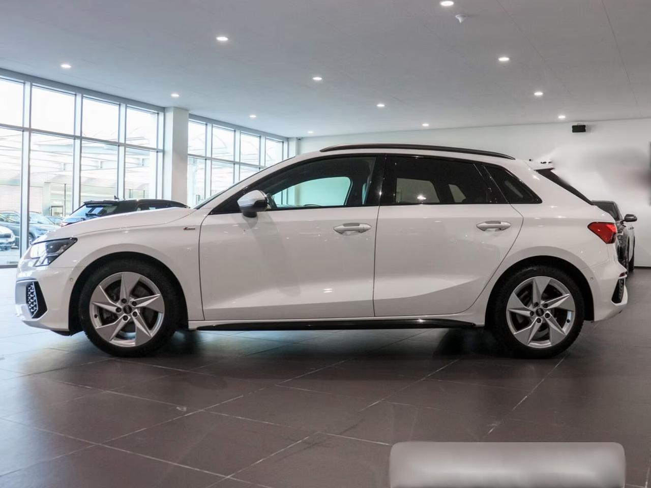 Audi A3 SPB 30 TFSI S line edition