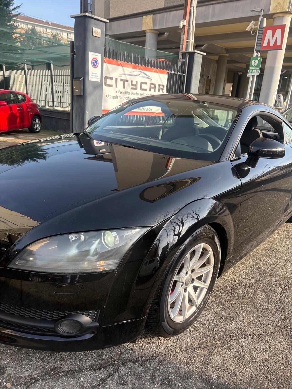 Audi TT Coupé 2.0 TFSI 200 cv book service
