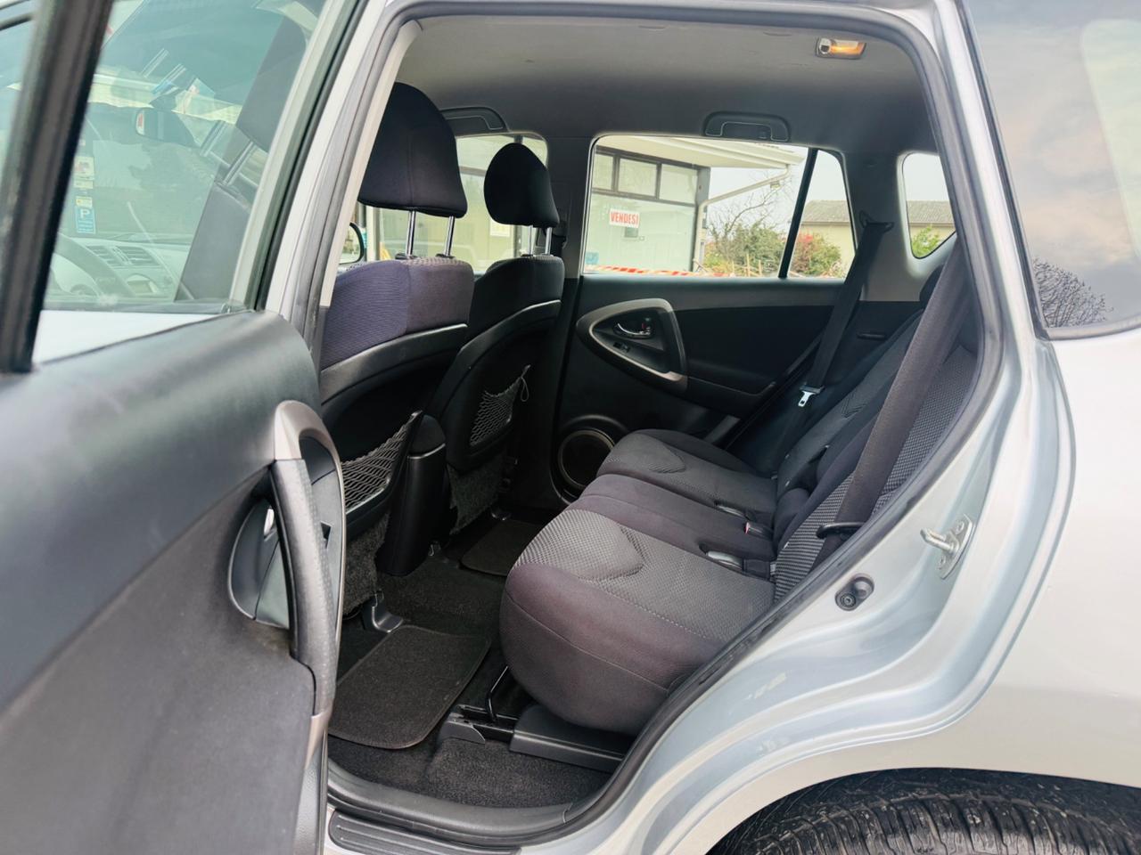 Toyota RAV 4 2.2 D-4D Gancio traino estraibile