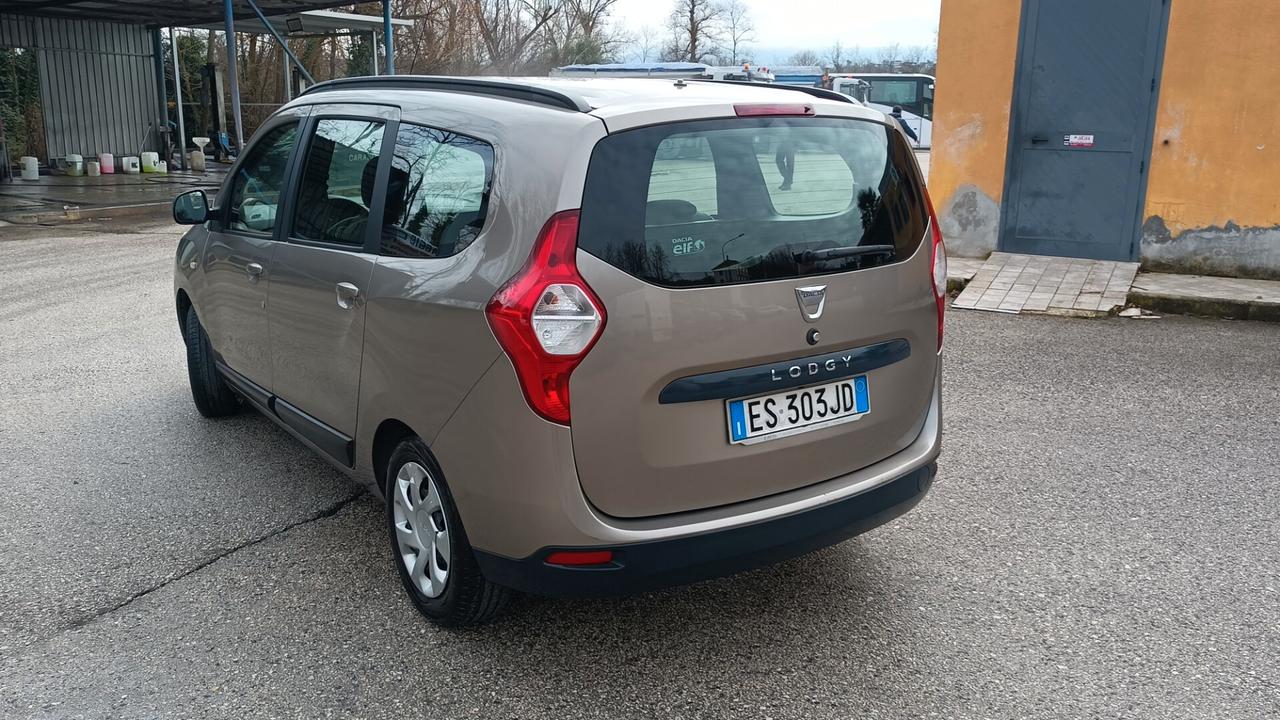 Dacia Lodgy 1.6 benzina/metano km 142.500 pari al nuovo