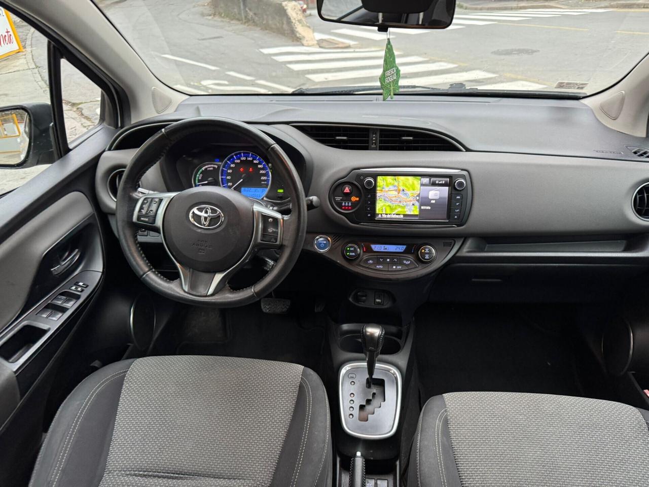 TOYOYA YARIS 1.5 HYBRID NEOPATENTATI AUTOMATICO