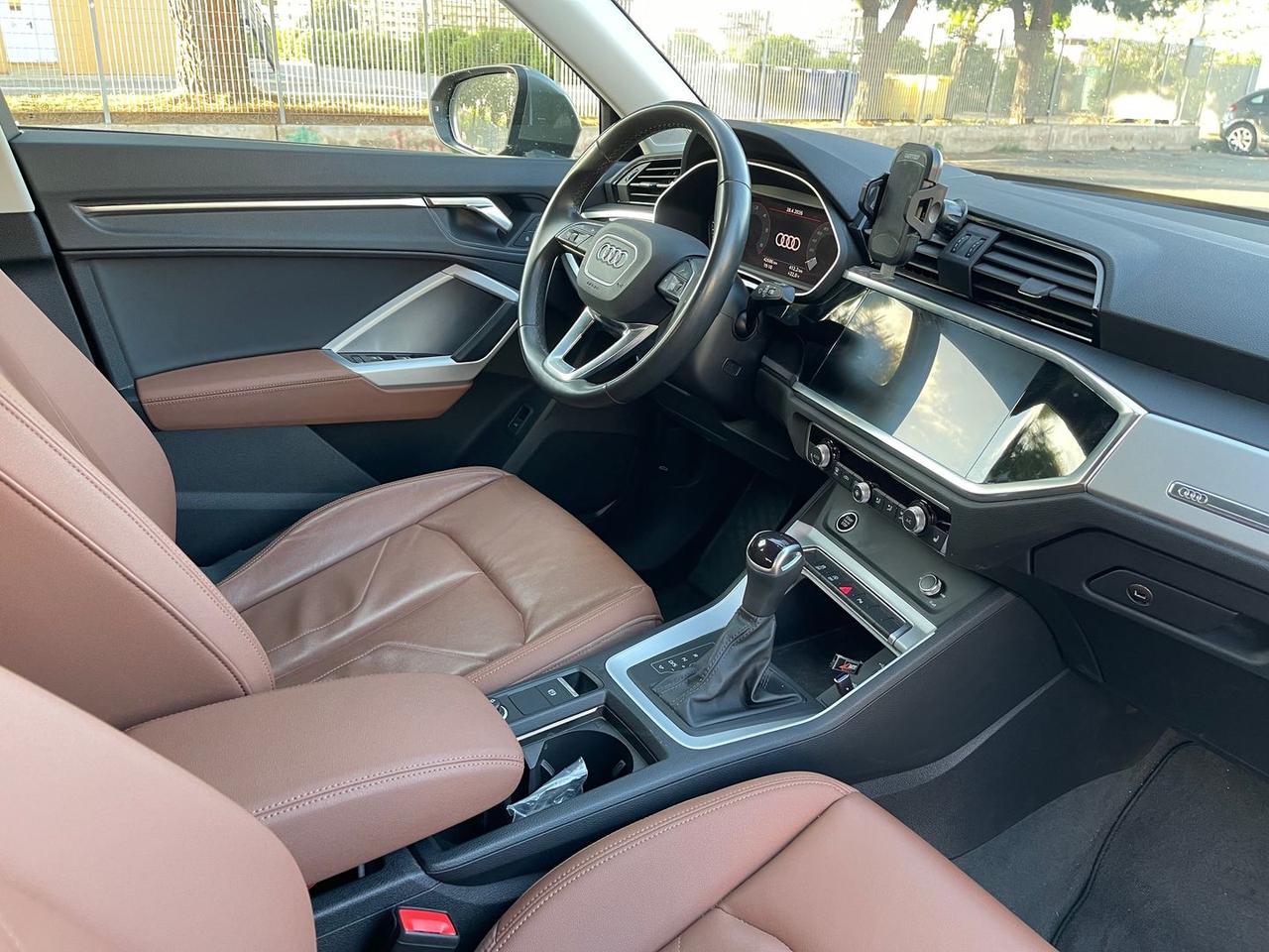 Audi Q3 2.0 35 TDI Business #10639