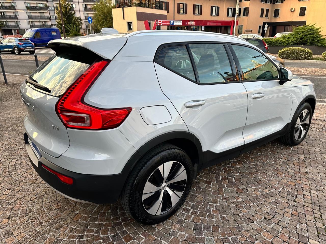 Volvo XC40 T3 Geartronic Momentum Core -km Certificati
